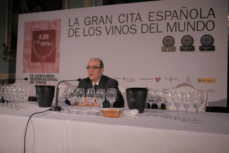 Fernando Gurrucharri, presidente de la UEC, Bachus