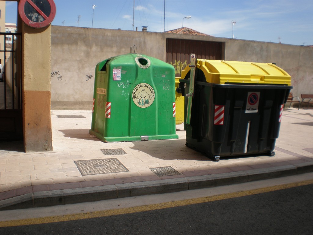 denuncia contenedores calle pizarro